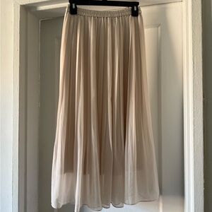 Uniqlo Cream Pleated Maxi Skirt Size M